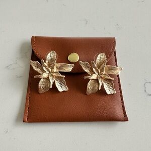 ✨SOLD ✨ Flower earrings - NEW